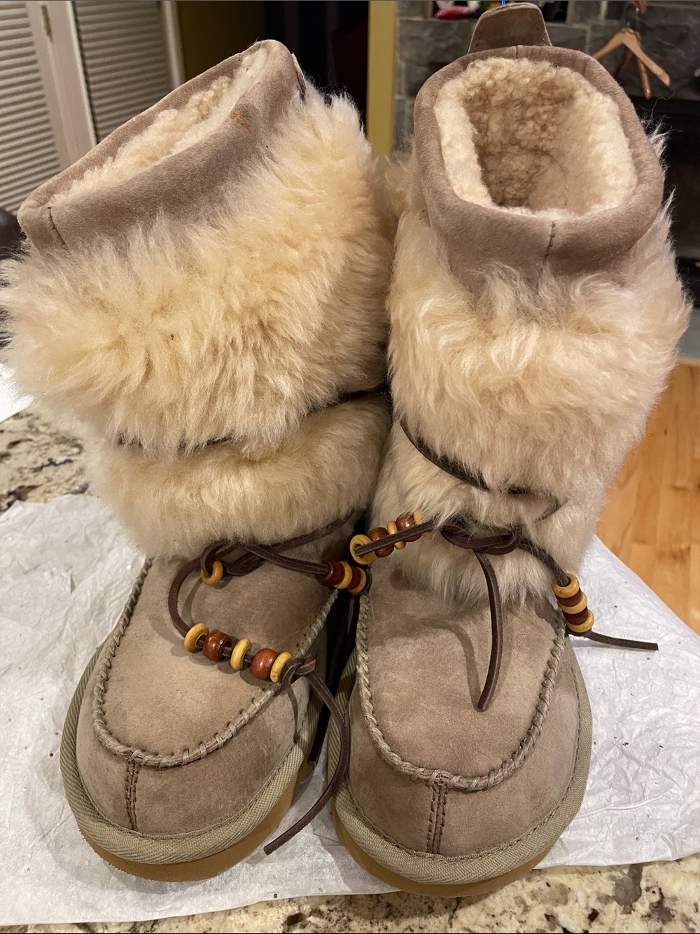 NWOT Vintage UGG Chestnut Suede Shearling Winter Booties with Bead Accents